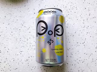 7、火龙果薄荷气泡水,再准备好一罐气泡水