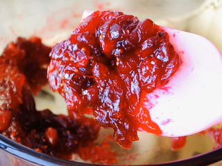 8、蔓越莓大果粒,8、这是刚熬好的状态,颜色非常漂亮。