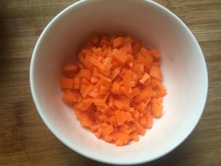 2、花样蛋包饭,切碎