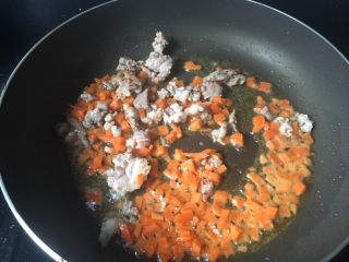 8、花样蛋包饭,下胡萝卜