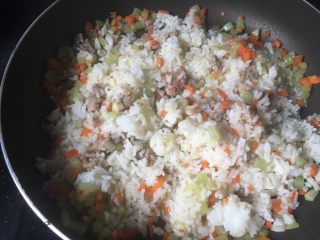 11、花样蛋包饭,加米饭,炒散