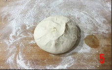 5、原味香酥饼 ,将其裹起来,捏紧