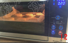 12、原味香酥饼 ,烤箱预热,200度,将饼放入,烤20分钟即可