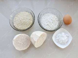 1、香酥芋泥卷,准备好所需食材