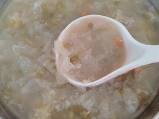 12、绿豆雪耳汤,煮好了,满满一盘