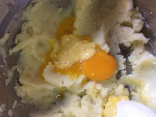 9、蛋烤土豆塔,加入6-8g的黄油