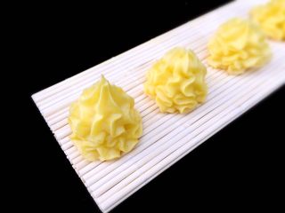 16、蛋烤土豆塔,烘烤完成后稍放凉即可食用（给宝宝食用要注意温度）