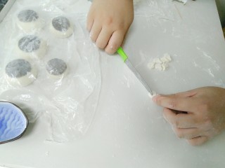 6、花样小乌龟馒头,用刀子压出几道印，进一步升级下。