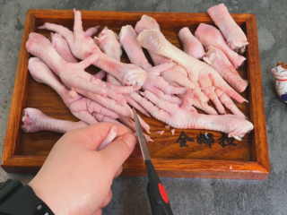 1、馋嘴风爪,鸡爪 剪去指甲