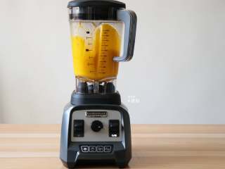 9、南瓜土豆浓汤,程序结束后破壁机会自动停止搅打，不用我在一边一直盯着看了；