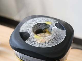 10、南瓜土豆浓汤,制作完成，看，在冒水蒸气呢;