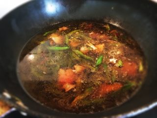 9、豆角焖面,加入温水，水量可以多一点。