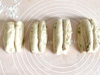 19、麦麸葱油花卷,将其他面团按照此办法操作