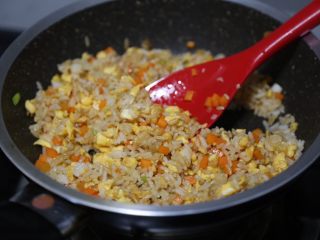 13、酱油蛋炒饭,翻炒均匀