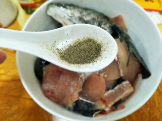 6、酸汤鱼,一勺的黑胡椒粉