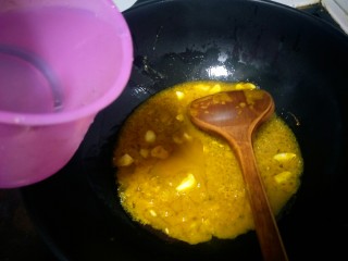 16、酸汤鱼,再倒入水煮滾