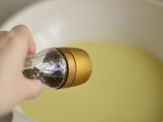 10、土豆玉米浓汤,调入少许盐和胡椒粉即可