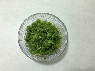 4、葱香曲奇饼干 ,取45克备用。