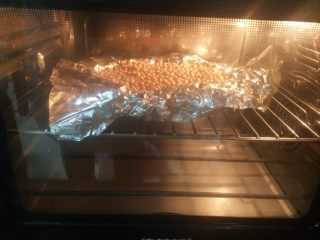 11、酸奶芝士派,送入预热好的烤箱，180度烤10分钟。