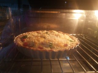 17、酸奶芝士派,送入预热好的烤箱，170度30分钟。