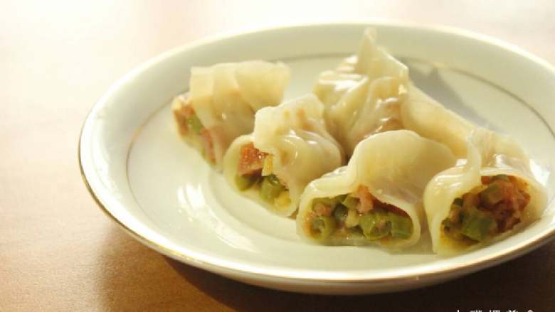 土豪炫富新高度：酸笋辣条饺子谁敢迎战？