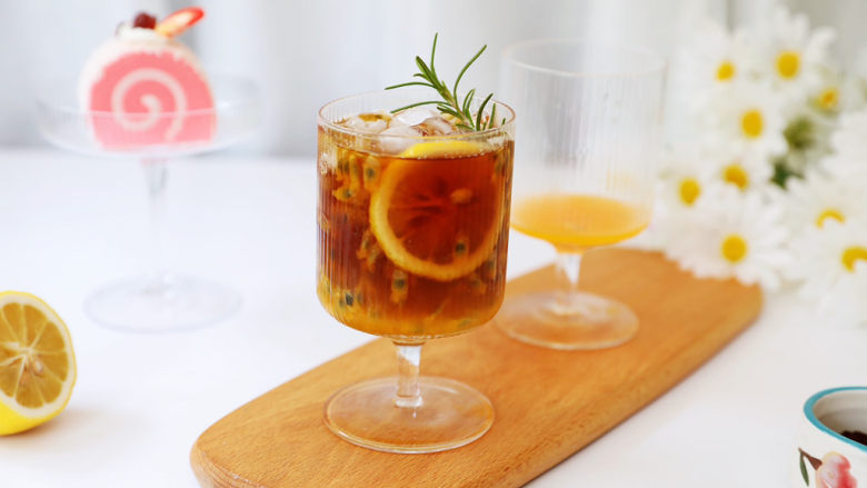 百香果柠檬气泡冰咖啡