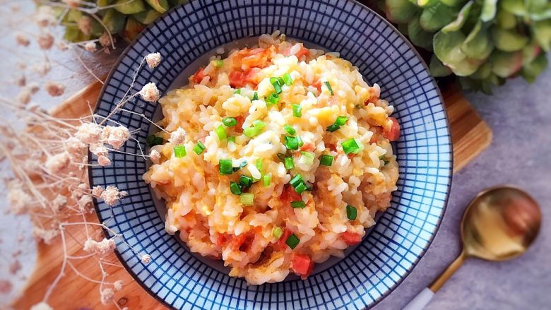 蒜香番茄鸡蛋泡炒饭