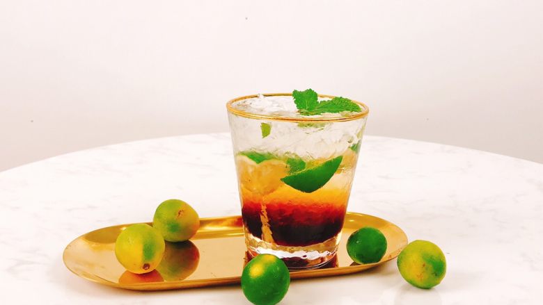 夏日高温续命冰茶,入口唇舌间溢满的水果茶