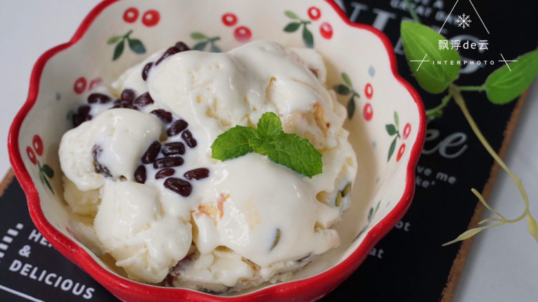 一口就爱上啦！香草冰淇淋????在家轻松制作！