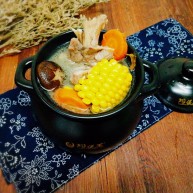 菌类料理+香菇玉米胡萝卜筒骨汤