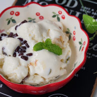 一口就爱上啦！香草冰淇淋在家轻松制作！