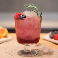 石榴气泡鸡尾酒