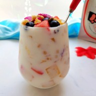 夏日低脂消暑甜品:果麦脆酸奶杯