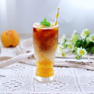 黄桃养乐多冰咖啡