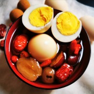 土鸡蛋桂圆枸杞红枣茶