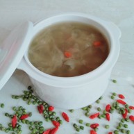 绿豆雪耳汤