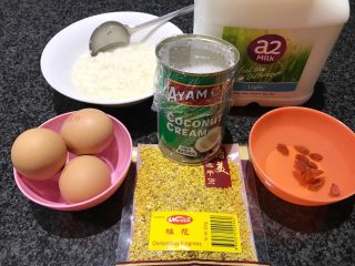 1、牛奶酒酿水破蛋,准备食材：鸡蛋3个+酒酿120g+牛奶300g+椰浆25g+桂花少许+枸杞10粒（浸泡清水中备用）