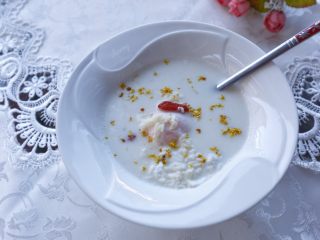 12、牛奶酒酿水破蛋,成品图