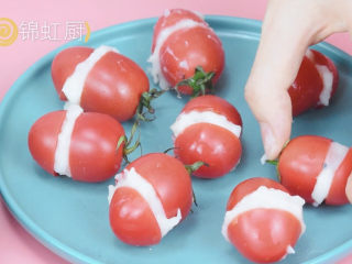 8、小孩都能吃的健康“圣女果奶香山药”,摆成小孩喜欢的