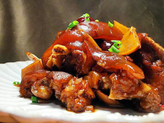 19、猪脚姜,姜片与猪皮给我留下。