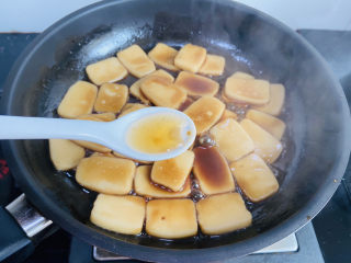 12、红糖年糕,烹入一勺料酒提香