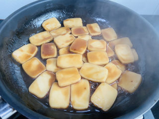 13、红糖年糕,煮至汤汁浓稠