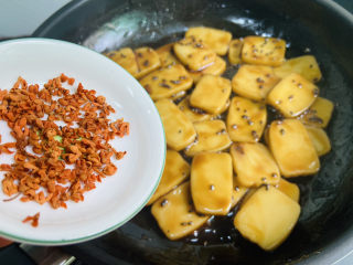 15、红糖年糕,撒上桂花，香味扑鼻而来