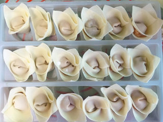 12、云吞面,包好的云吞