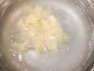 14、云吞面,水开后放入云吞