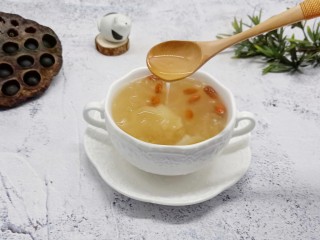 13、美容养颜的《莲子百合银耳羹》,喝一碗就滋润到心间！