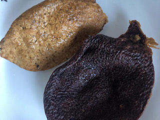 10、陈皮乳鸽汤,陈皮清水冲洗干净。