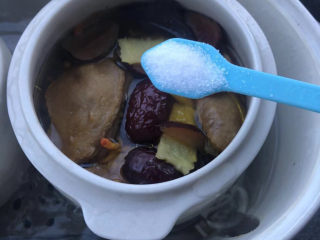 14、陈皮乳鸽汤,出锅前5分钟放入盐。