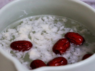 5、木瓜炖牛奶,加入600克清水