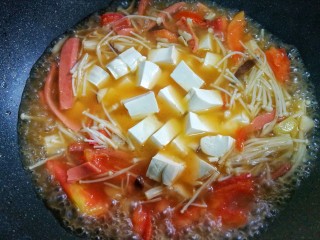 7、番茄菌菇豆腐汤,加豆腐。